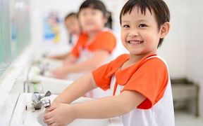 "KIỀNG[-]3[-]CHÂN”[-]BẢO[-]VỆ[-]TRẺ[-]THƠ[-]AN[-]TOÀN[-]TRƯỚC[-]DỊCH[-]BỆNH[-]VIÊM[-]PHỔI[-]DO[-]COVID-19